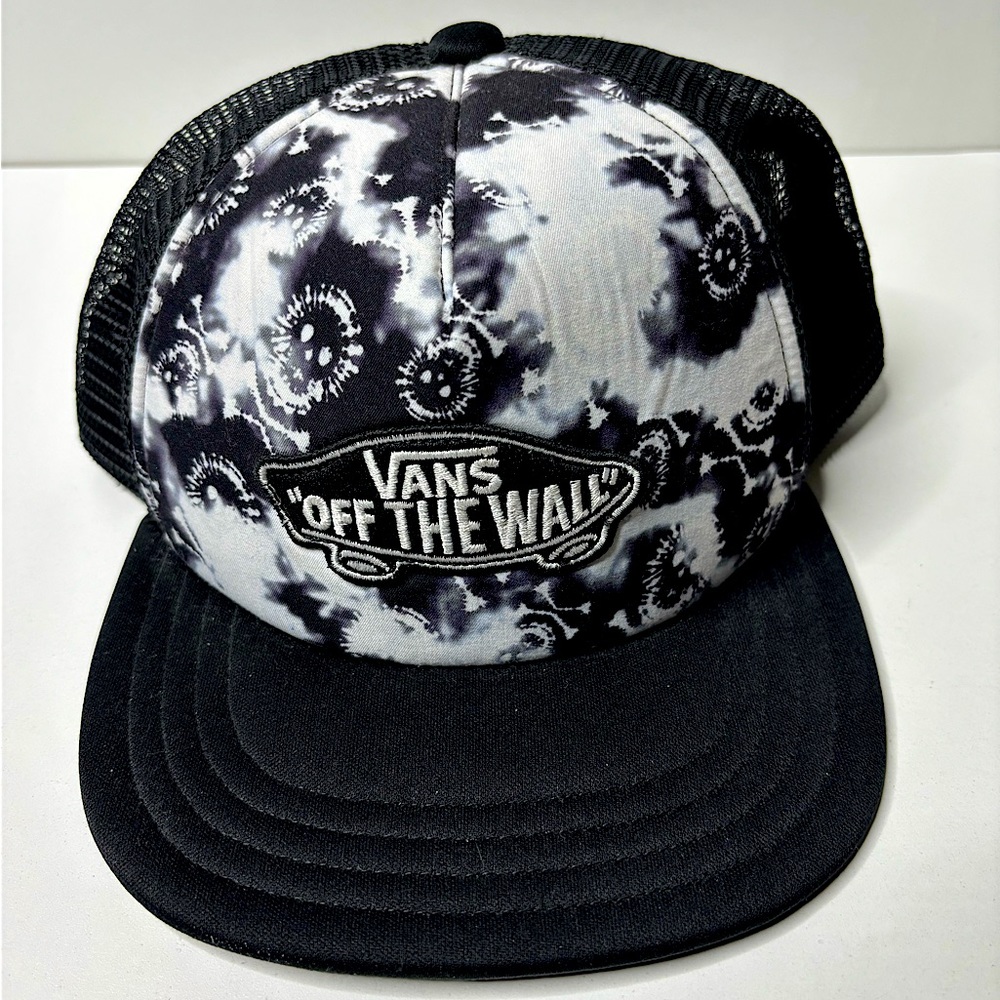 Vans Black and White Embroidered “Off the Walls” Lettering.